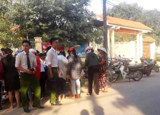 Tá hỏa phát hiện thi thể trẻ sơ sinh bỏ lại gần cổng trường THPT - Ảnh 1.