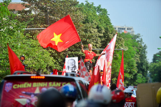 Đoàn diễu hành qua nhiều tuyến phố lớn như Trần Duy Hưng, Kim Mã, Nguyễn Chí Thanh, Nguyễn Thái Học, Nguyễn Chánh, Hai Bà Trưng...