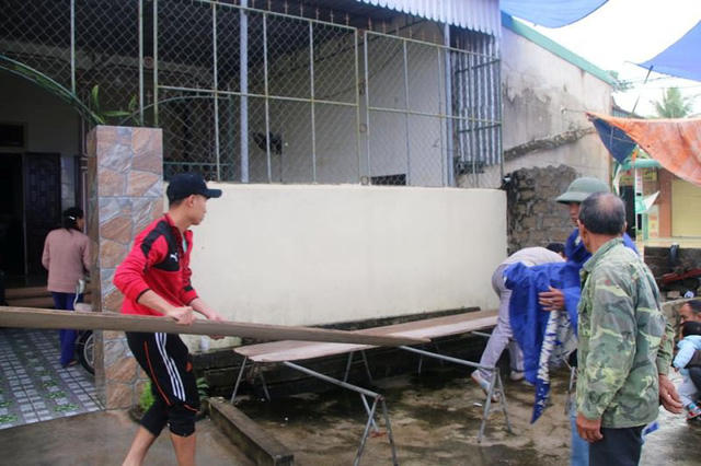 Dựng rạp, mổ lợn xem chung kết AFF cup tại nhà Văn Đức, Quang Hải