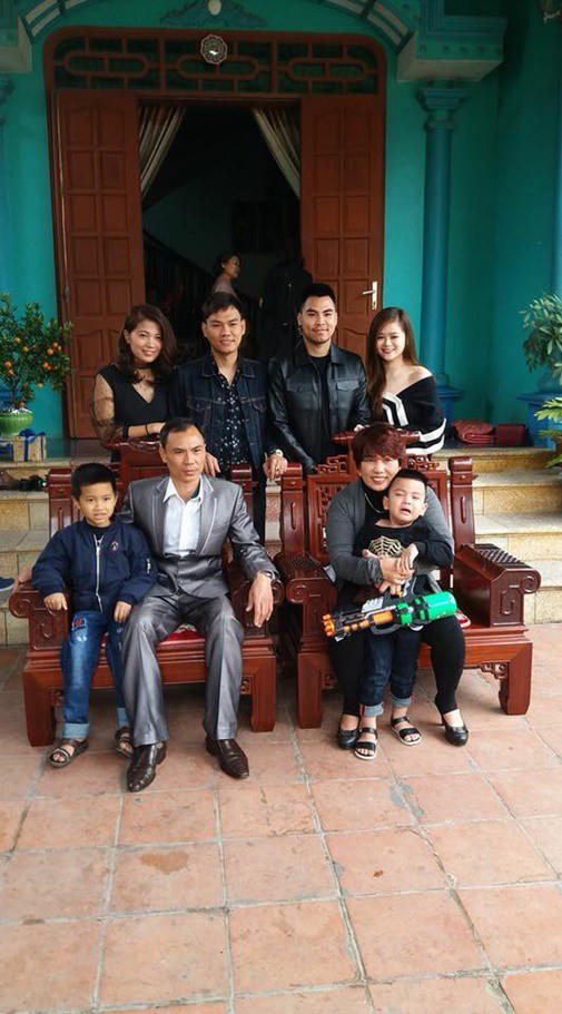 Dịp Tết 2018, khi mẹ Đức Huy chia sẻ ảnh cả gia đình cũng có sự xuất hiện của Tường Vy. Được biết, tình yêu của Đức Huy - Tường Vy được hai bên gia đình ủng hộ và mong anh phấn đấu hết mình cho sự nghiệp, đến thời điểm thích hợp sẽ “đưa nàng về dinh”.