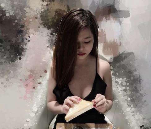 Tường Vi còn được biết tới bằng nickname Vy Yumi.