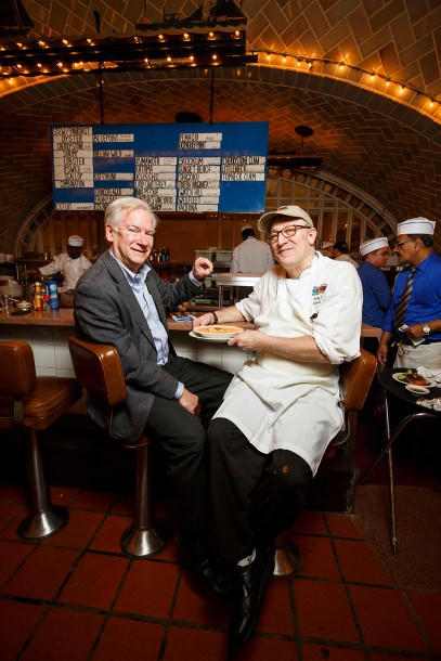 Ông Rick Antosh và bếp trưởng Sandy Ingber