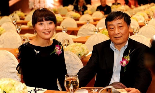 Kelly Zong và bố, Tông Khánh Hậu. Ảnh: ImagineChina.