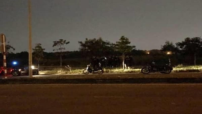 Cặp đôi bất động trên ghế đá làng đại học: Nữ sinh vừa tử vong