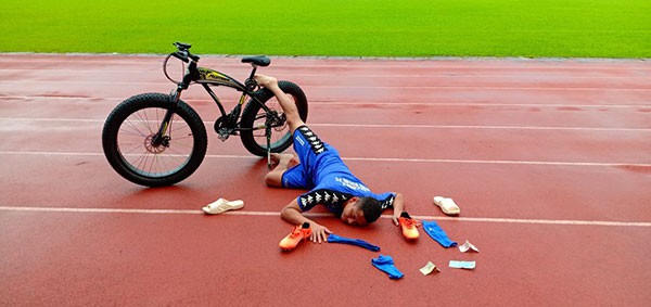 Dù là lão tướng 33 tuổi nhưng vẫn nhiệt tình chụp ảnh theo trào lưu của giới trẻ. Ảnh: FB Nguyễn Anh Đức.