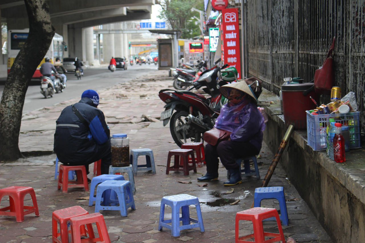 Run rẩy mưu sinh trong ngày rét kỷ lục ở Hà Nội
