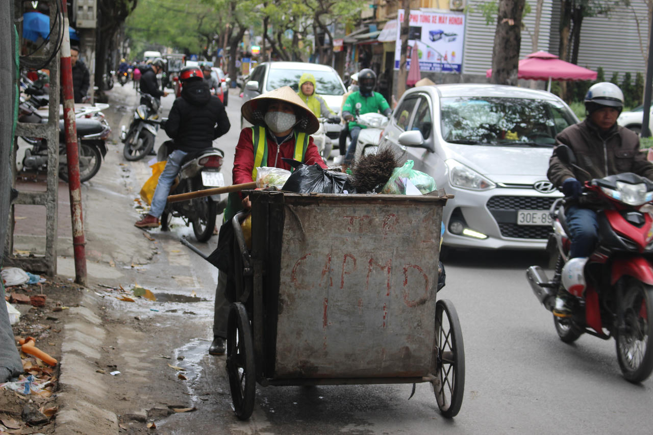Run rẩy mưu sinh trong ngày rét kỷ lục ở Hà Nội