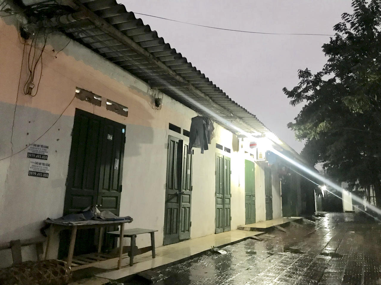  Khu trọ vắng tanh và tâm tư nữ công nhân ngủ ngày 'cày' đêm 