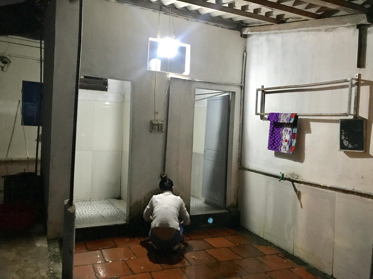  Khu trọ vắng tanh và tâm tư nữ công nhân ngủ ngày 'cày' đêm 