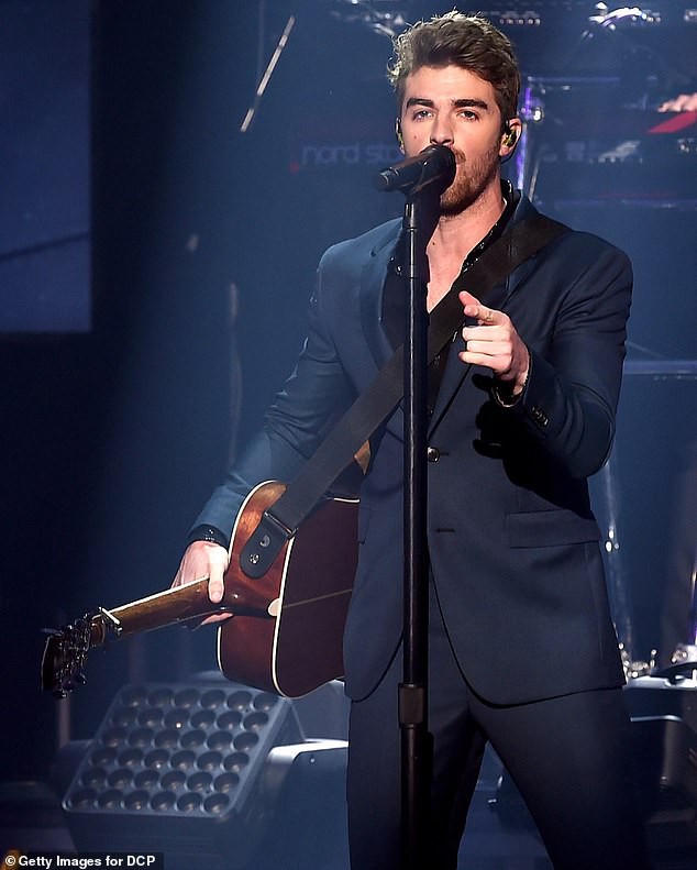 Sao tưng bừng biểu diễn đón năm mới - Ảnh 25.