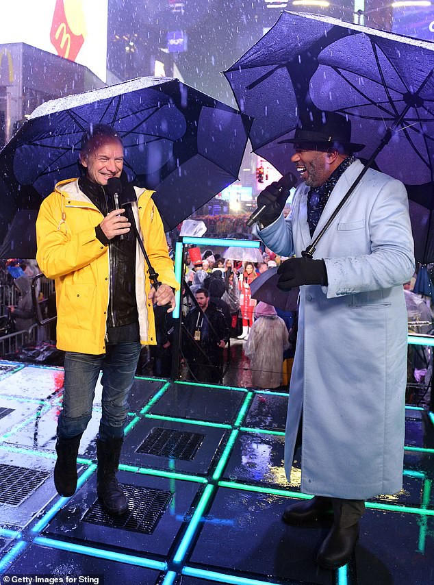 Sao tưng bừng biểu diễn đón năm mới - Ảnh 29.