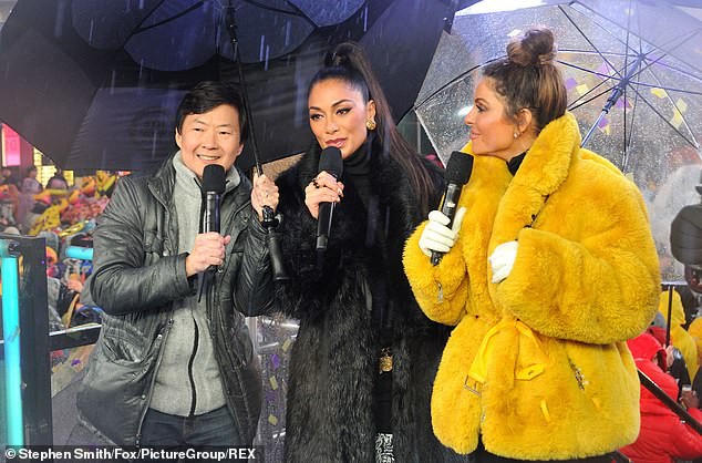 Sao tưng bừng biểu diễn đón năm mới - Ảnh 30.