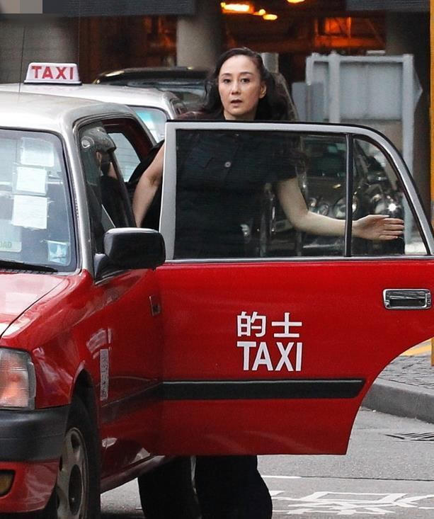 my nhan duoc ly lien kiet yeu chieu hoa ra lai co cuoc song kho tin the nay hinh anh 4