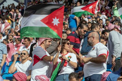 Jordan có lượng CĐV hùng hậu cổ vũ trên sân. Ảnh:The National.