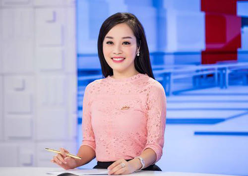 Minh Hương trẻ trung, tươi tắn khi làm MC.