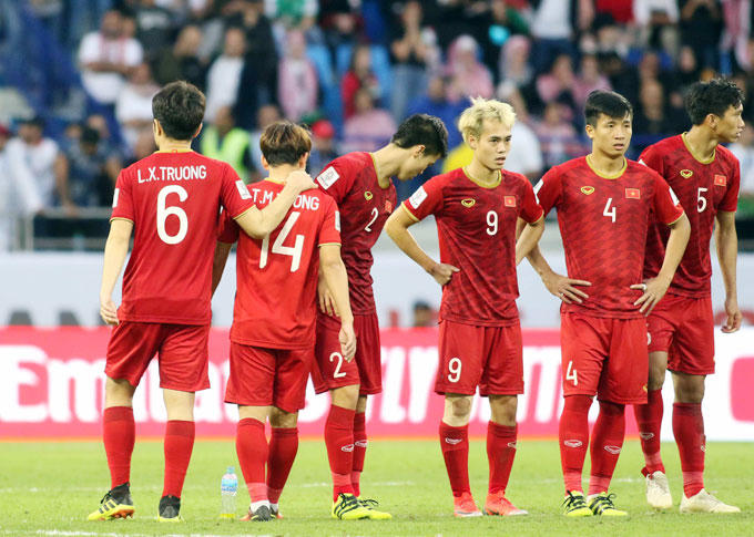 Bùi Tiến Dũng lãnh tránh nhiệm đá quả luân lưu quyết định trong bối cảnh