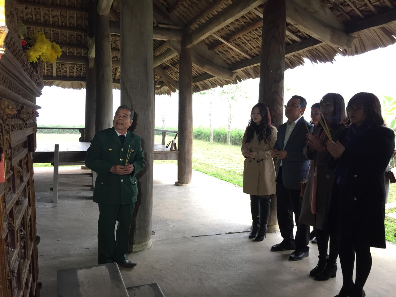 Đoàn công tác Bộ Tư pháp dâng hương tại Khu di tích lịch sử Bộ Tư pháp