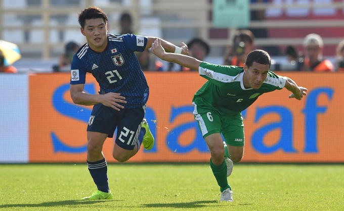 Ritsu Doan (trái) ghi bàn trong chiến thắng 3-2 của Nhật Bản trước Turkmenistan.
