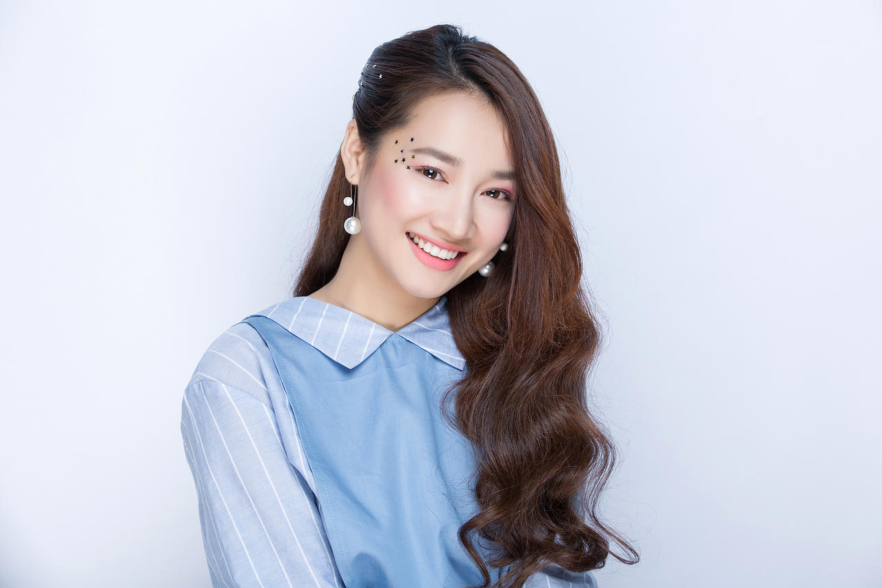 khong chi ha tang, nhieu ngoc nu showbiz viet cung vuong thi phi khong kem hinh anh 8