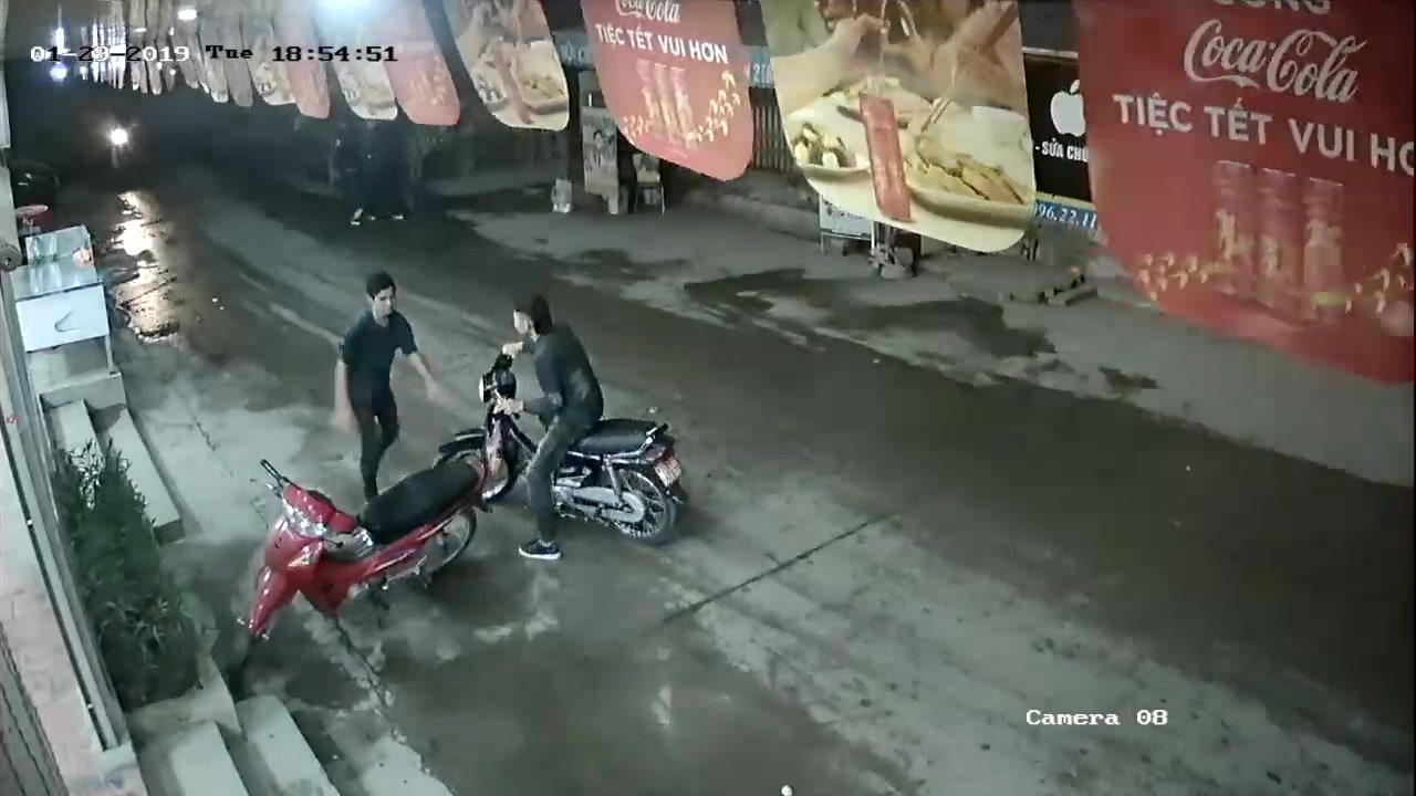 Công bố loạt hình ảnh và tang vật về nghi phạm giết tài xế ở cổng SVĐ Mỹ Đình