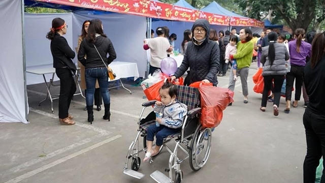 Xúc động phiên chợ 0 đồng mua bằng... tem phiếu