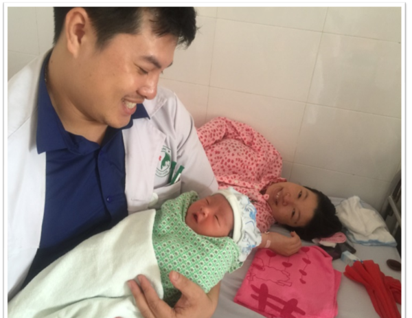 Tú Anh là món quà lớn của gia đình anh Dũng, chị Tú trong suốt 14 năm chờ đợi. Ảnh: Nhân vật cung cấp