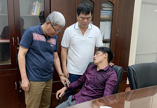 Nam giả ngất để trốn tránh việc điều tra. Ảnh: Quốc Thắng,