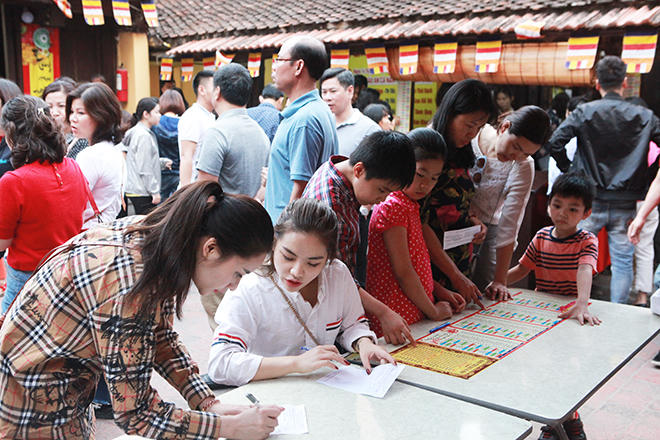 Trái với pháp lý của Đức Phật, các chùa Hà Nội tổ chức cúng sao giải hạn 