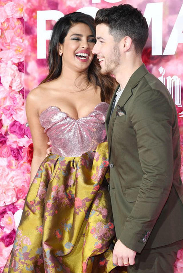 Hoa hậu thế giới rạng rỡ bên chồng kém 10 tuổi - 2