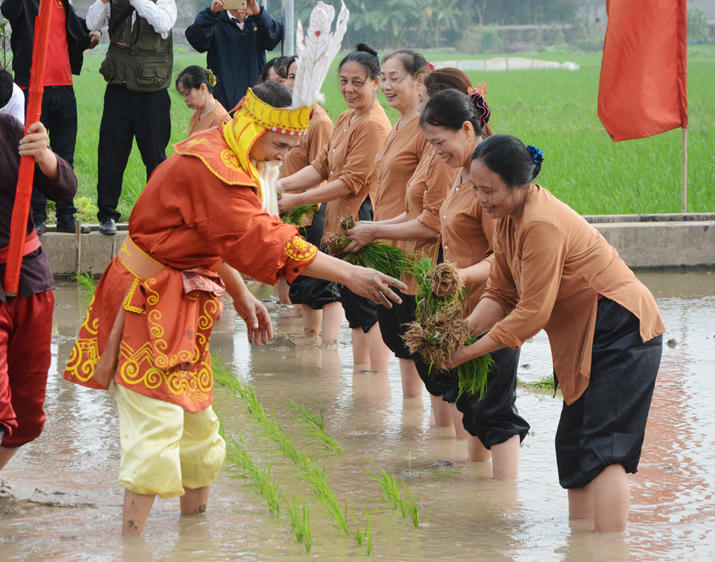Đặc sắc Lễ hội Vua Hùng dạy dân cấy lúa dịp đầu năm