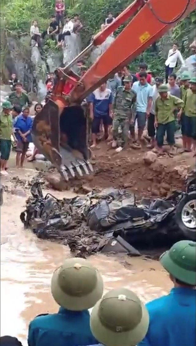 Tìm thấy xe chở 2 chiến sỹ biên phòng sau hơn 1 năm bị lũ cuốn - ảnh 2