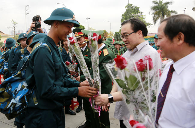 Ấn tượng cảnh trai Hà Nội náo nức lên đường nhập ngũ