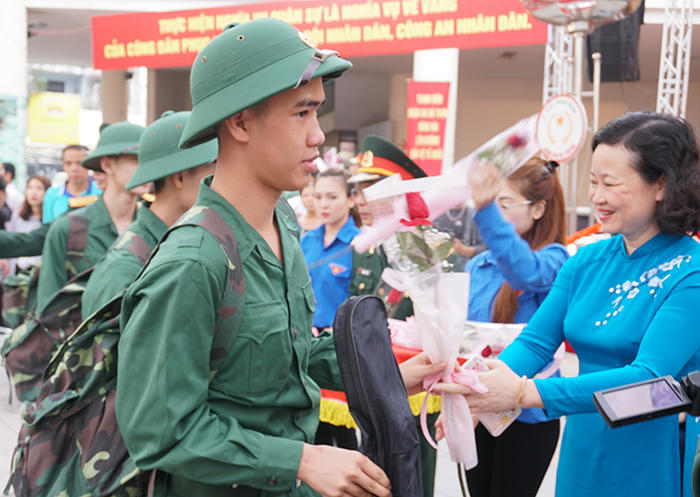 Ấn tượng cảnh trai Hà Nội náo nức lên đường nhập ngũ