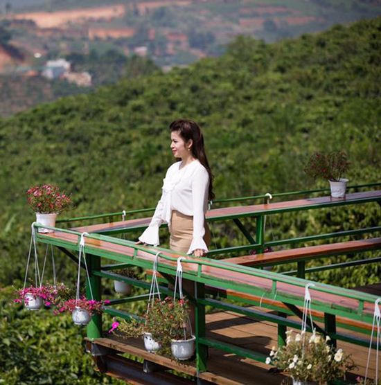 giua bao ly hon nghin ty, vo "vua ca phe" trung nguyen gay an tuong vi dep, mac sang hinh anh 6