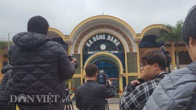 muon kieu tac nghiep cua phong vien quoc te o ga dong dang hinh anh 6