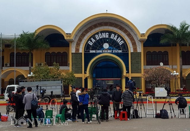 muon kieu tac nghiep cua phong vien quoc te o ga dong dang hinh anh 2