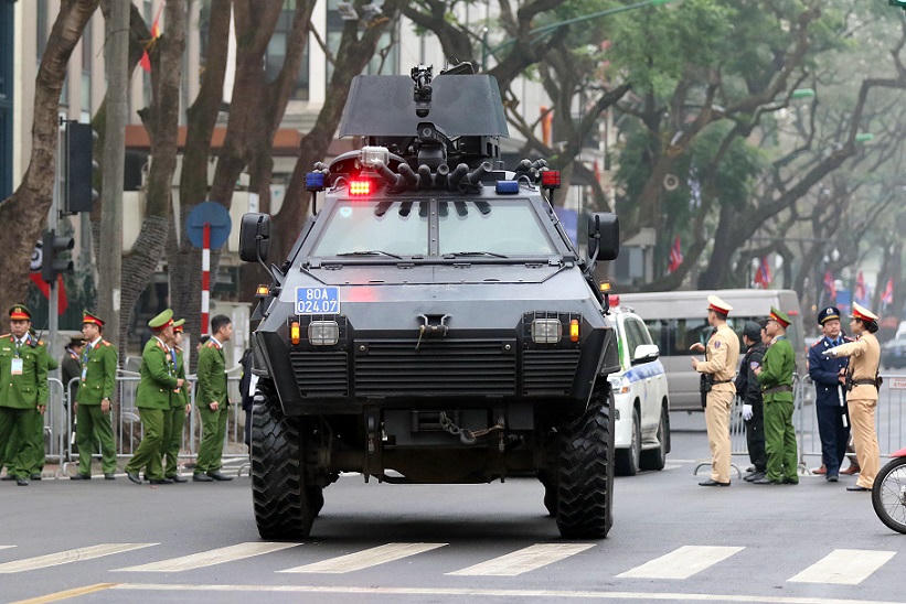 Xe bọc thép được huy động vào công tác an ninh.