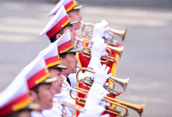 Ông Kim Jong Un lên tàu về Triều Tiên  