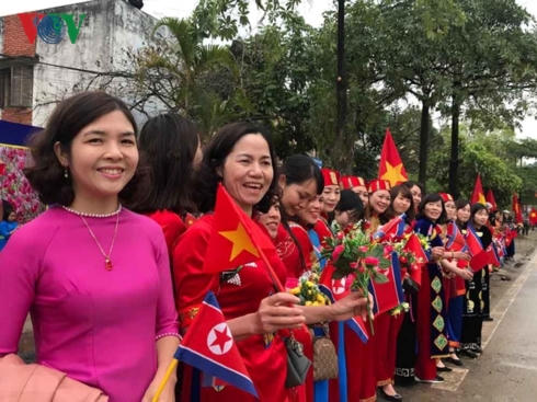 Ông Kim Jong Un lên tàu về Triều Tiên  