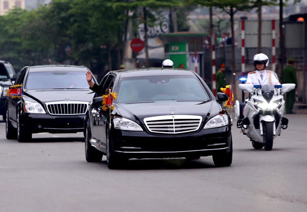 Ông Kim Jong Un lên tàu về Triều Tiên  