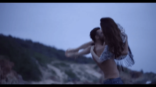 Cầu thủ đẹp trai từng đóng MV với Hà Hồ bị tố quấy rối tình dục