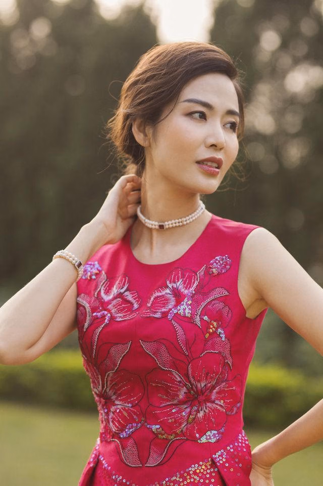 Hoa hau Thu Thuy 9.jpg