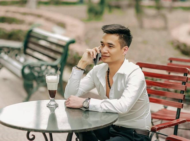 "ca si le roi" bat ngo di lam cong nhan sau thoi gian "o an" hinh anh 2