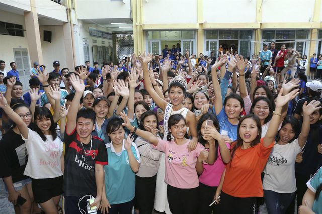 Điểm danh những mỹ nhân quyền lực nhất của showbiz Việt - 17