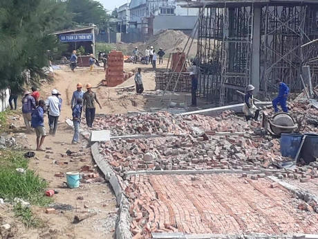 Sập tường công ty may, 5 người bị đè chết