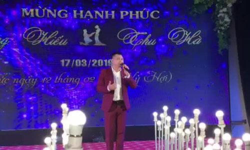 Nghệ sĩ Tự Long hát trong đám cưới NSND Trung Hiếu