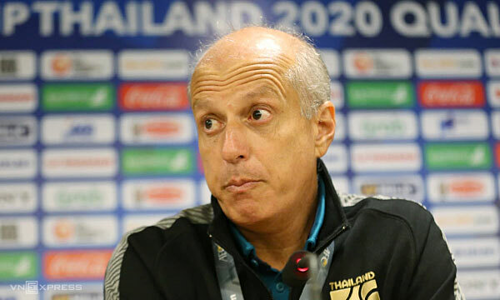 HLV Gama thừa nhận thất bại của đội nhà trong cuộc họp báo. Ảnh: Xuân Bình.