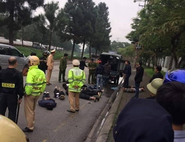 50 côn đồ hỗn chiến vì nữ nhân viên quán karaoke xinh đẹp