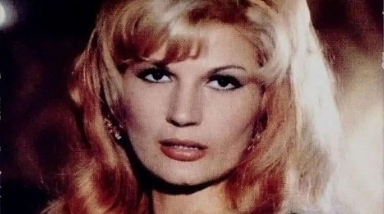 tien tri ky la cua vanga va cuoc gap dinh menh cua nu ca si noi tieng hinh anh 2