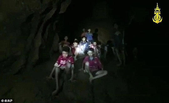 Tiết lộ chấn động vụ giải cứu đội bóng nhí Thái Lan khỏi hang động - Ảnh 1.